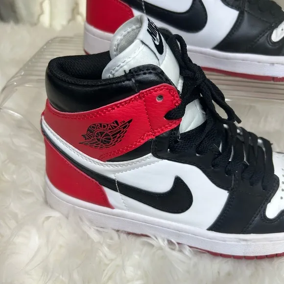 Nike  Air Jordan 1 Black and Red High-Top Sneakers size 8