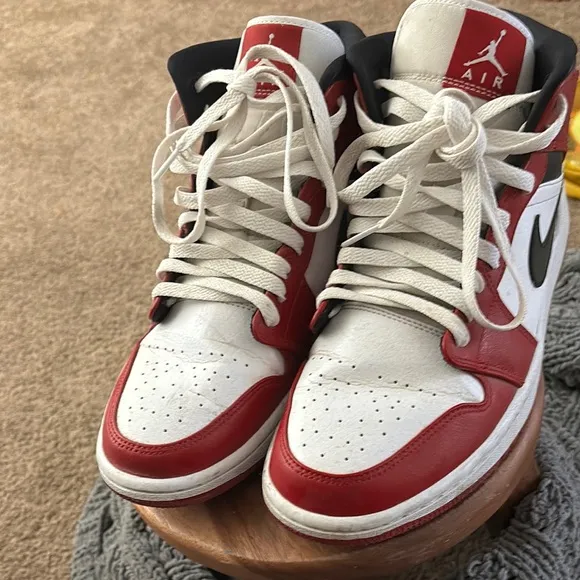 Nike Air Jordan 1 Mid Chicago 2020 White 554724-173 Size 10.5