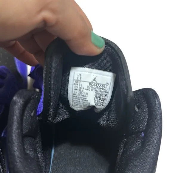 Nike  Air Jordan 1 Mid Dark Concord' BQ6472-051Black- Purple Women Size 9.5