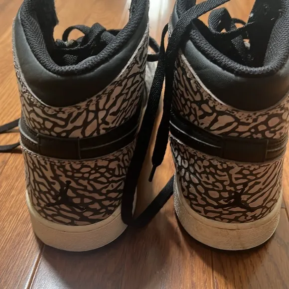 Nike Air Jordan 1 Retro High GS PRM Black Elephant Size 7Y Sneakers 838850-013