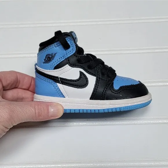 Nike Air Jordan 1 Retro High OG UNC Toe (TD) Sneakers