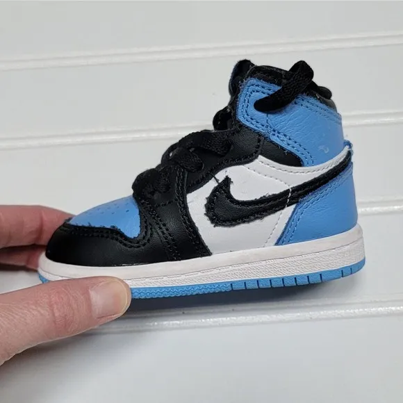 Nike Air Jordan 1 Retro High OG UNC Toe (TD) Sneakers