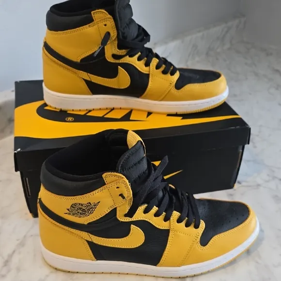 Nike Air Jordan 1 Retro High Pollen Sneakers