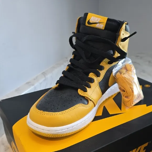 Nike Air Jordan 1 Retro High Pollen Sneakers