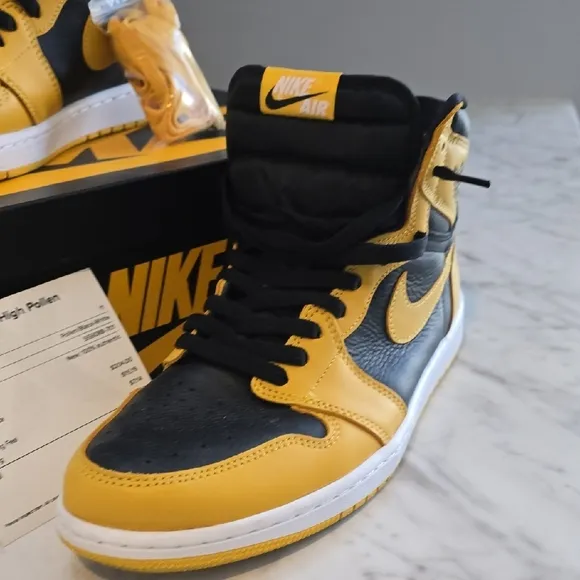 Nike Air Jordan 1 Retro High Pollen Sneakers