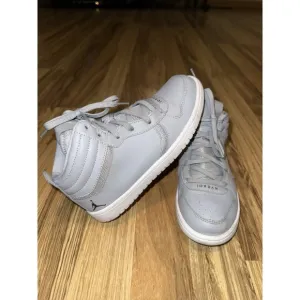 Nike Air Jordan Heritage Wolf Gray Boys 1Y Youth  Leather High Sneakers 2016