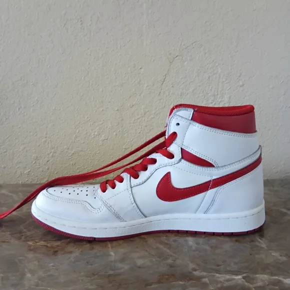 Nike Air Jordan High-Top Sneakers - Metallic Reds Retro (2017) Used