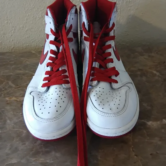 Nike Air Jordan High-Top Sneakers - Metallic Reds Retro (2017) Used