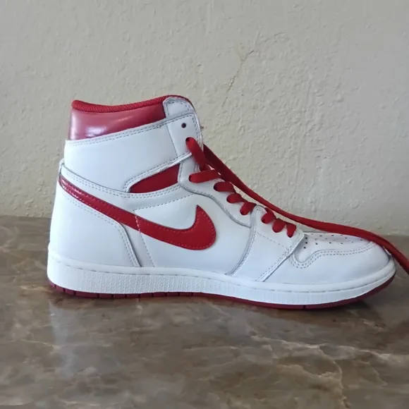 Nike Air Jordan High-Top Sneakers - Metallic Reds Retro (2017) Used