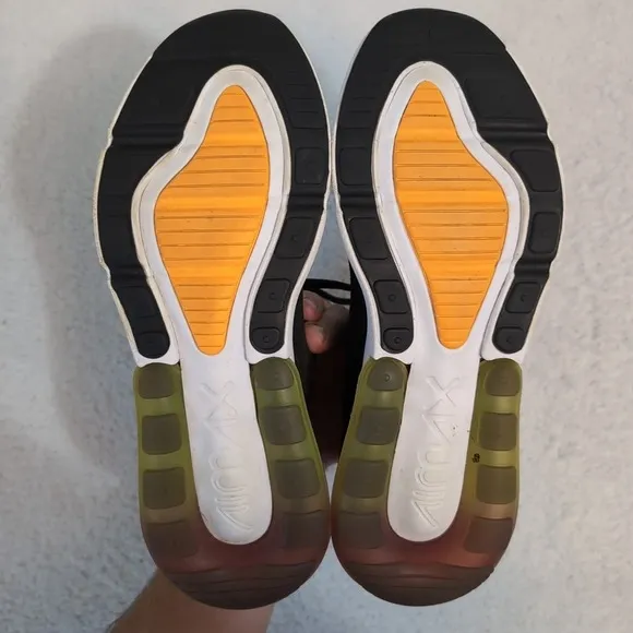 Nike Air Max 270 SE Men's 7 Women's 8.5Running Shoes Black Laser Orange Sneakers