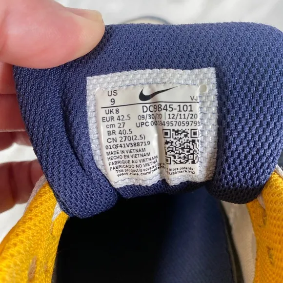 Nike Air Max 90 Sneakers Running Shoes Michigan Navy Blue Yellow Sz 9 DC9845-101