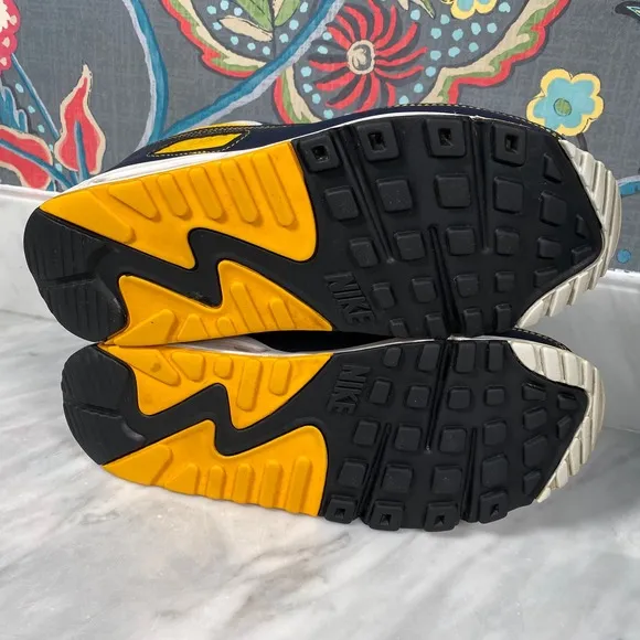 Nike Air Max 90 Sneakers Running Shoes Michigan Navy Blue Yellow Sz 9 DC9845-101