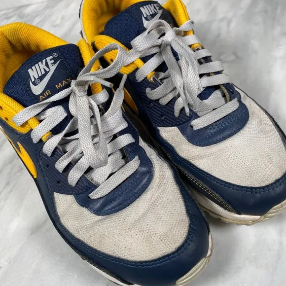 Nike Air Max 90 Sneakers Running Shoes Michigan Navy Blue Yellow Sz 9 DC9845-101