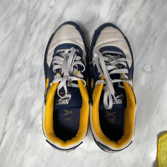 Nike Air Max 90 Sneakers Running Shoes Michigan Navy Blue Yellow Sz 9 DC9845-101