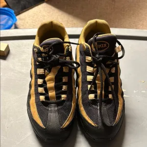 Nike Air Max Men's Black and Tan Sneakers