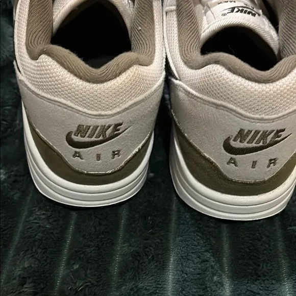 Nike Air Max Men's Shoes - White and Olive