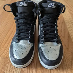 Nike Air Men's Black and Silver Sneakers