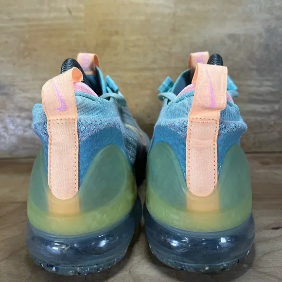 Nike Air VaporMax 2021 Flyknit Womens Size 8.5 Running Shoes Sneakers Light Dew