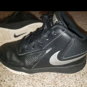 Nike basketball 13  sneakers (little kid)