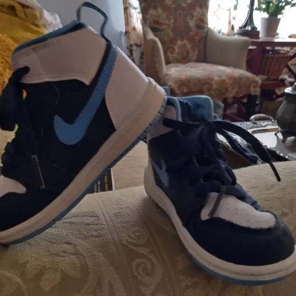Nike Black and Blue Sneakers High-Top Classic