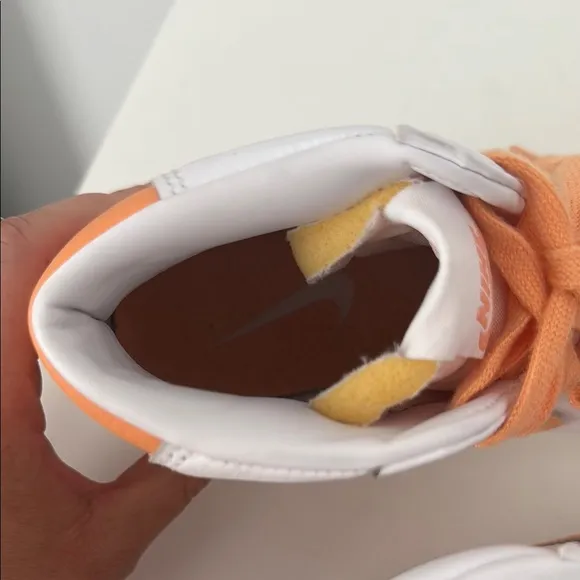 NIKE BLAZER MID '77 WHITE-PEACH CREAM-SAIL SIZE 8