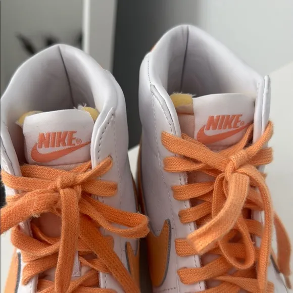 NIKE BLAZER MID '77 WHITE-PEACH CREAM-SAIL SIZE 8