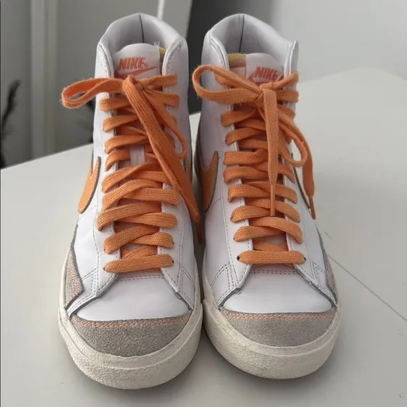 NIKE BLAZER MID '77 WHITE-PEACH CREAM-SAIL SIZE 8