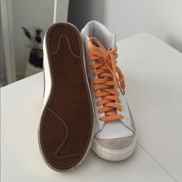 NIKE BLAZER MID '77 WHITE-PEACH CREAM-SAIL SIZE 8