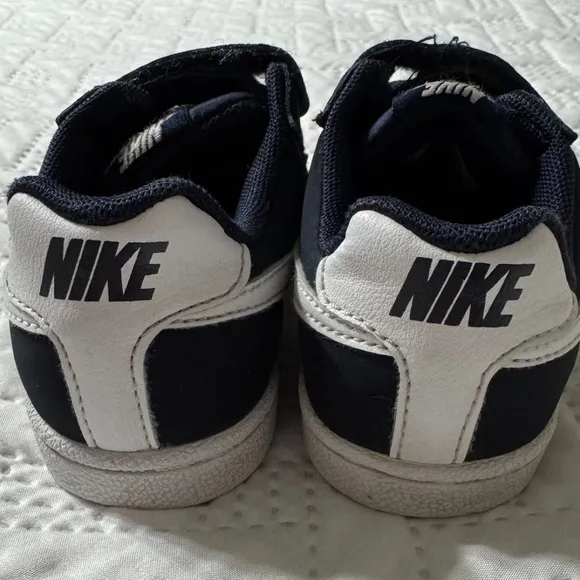 Nike Court Royale Velcro Closures 10.5C Preschooler Sneakers Running Shoes Sport