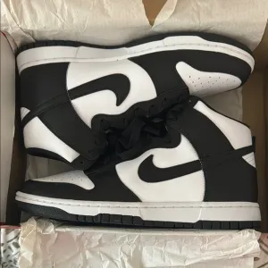 Nike DUNK HI RETRO Black and White Sneakers NEW in the box