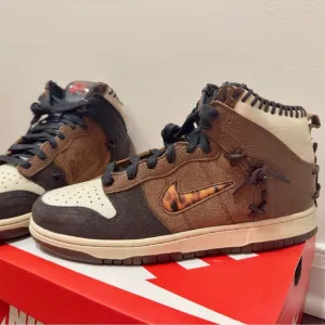 Nike Dunk High Brown and Cream Sneakers