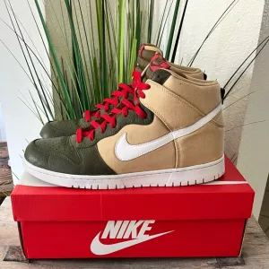 Nike Dunk High Green Beige Sneakers