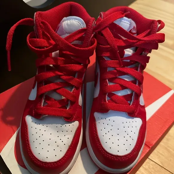 NIKE DUNK HIGH (PS)WHITE/UNIVERSITY REDBLANC/UNIVERSITE ROUGE