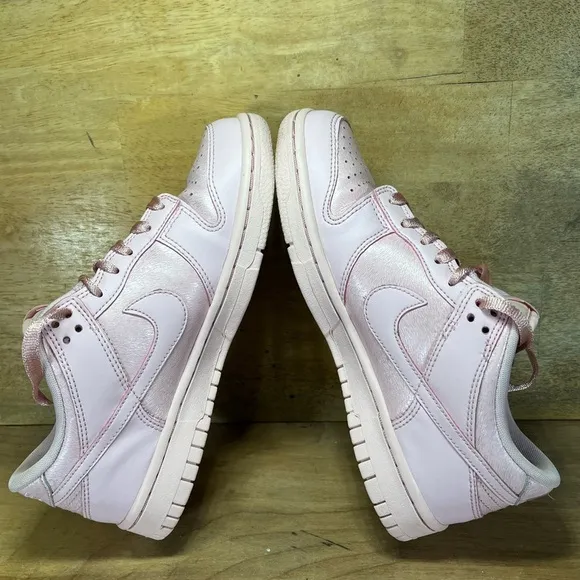 Nike Dunk Low SE Womens Size 6.5 (5Y) Shoes Sneakers Prism Pink 921803-601