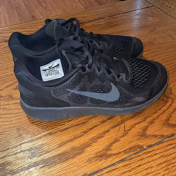 Nike Free Run Sneakers *make offers*