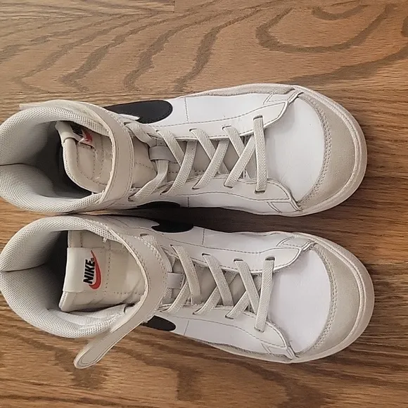 Nike girls high sneakers