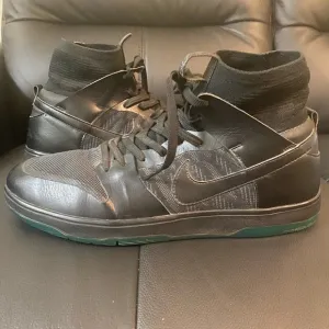 Nike High-Top Black Sneakers