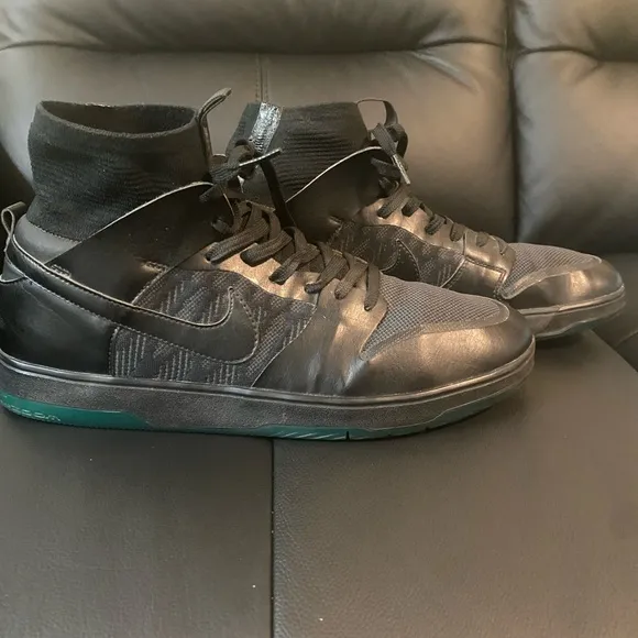Nike High-Top Black Sneakers
