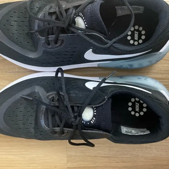❤️❤️Nike Joyride Swish Comfort Running Gym Black &amp; White Tennis Shoes Like New