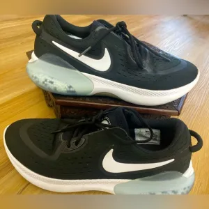 ❤️❤️Nike Joyride Swish Comfort Running Gym Black &amp; White Tennis Shoes Like New