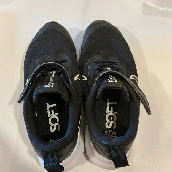 Nike Kids Black StarRunner Shoes