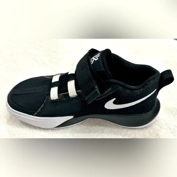 Nike Kids' Kyrie Flytrap 6 Basketball Shoes Holiday Special - NWOB
