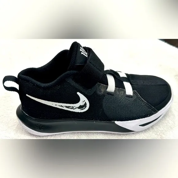 Nike Kids' Kyrie Flytrap 6 Basketball Shoes Holiday Special - NWOB
