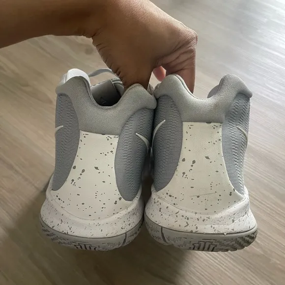 Nike Kyrie 4 Wolf Grey size 12