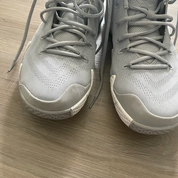 Nike Kyrie 4 Wolf Grey size 12