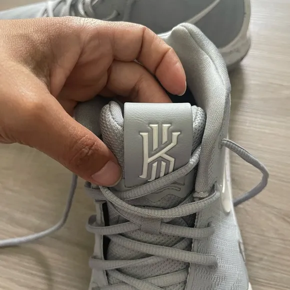 Nike Kyrie 4 Wolf Grey size 12