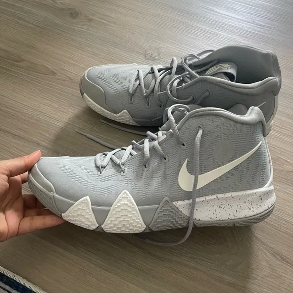Nike Kyrie 4 Wolf Grey size 12