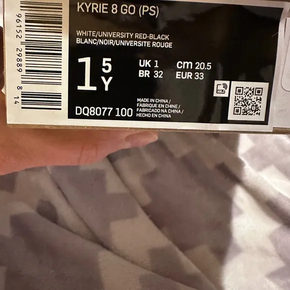 Nike Kyrie Irving youth boy size 1.5