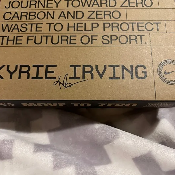 Nike Kyrie Irving youth boy size 1.5