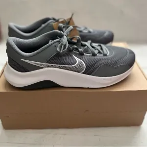 Nike Legend Essential Trainers Grey Men’s Size 9.5 New In Box